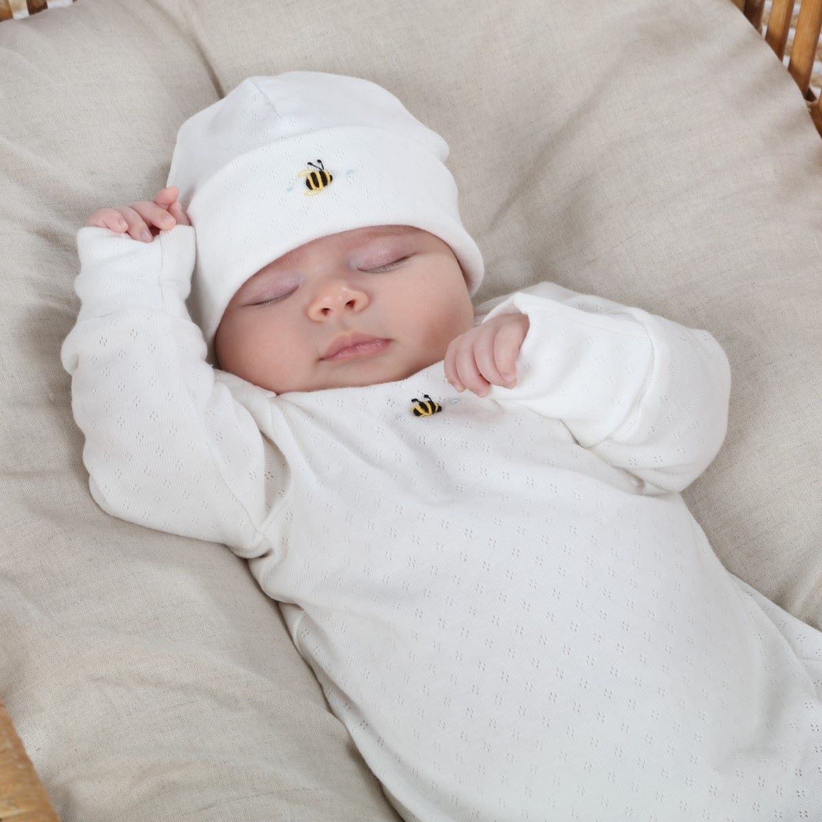 Dimples cotton beanie in White Bee
