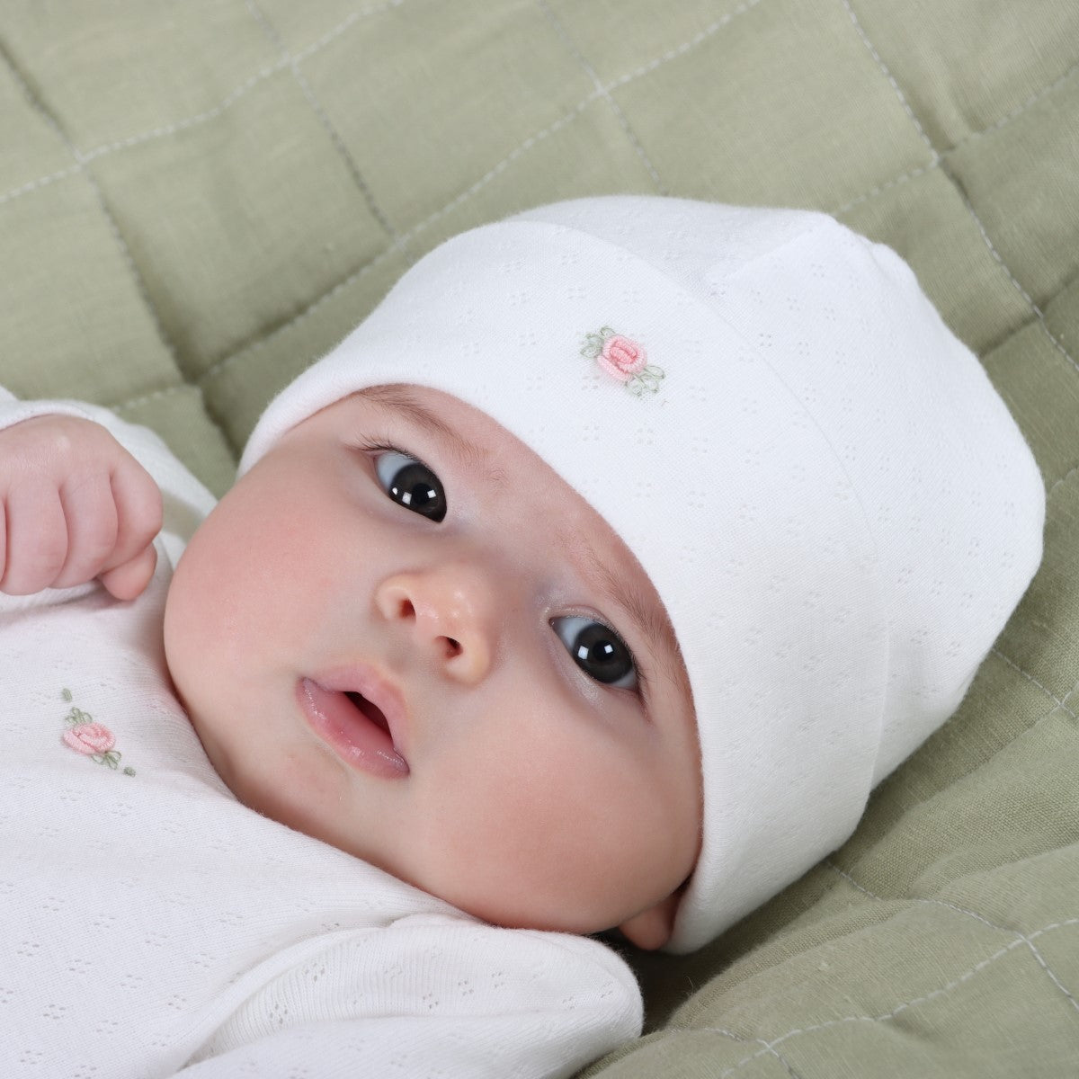 Dimples cotton beanie in white rose