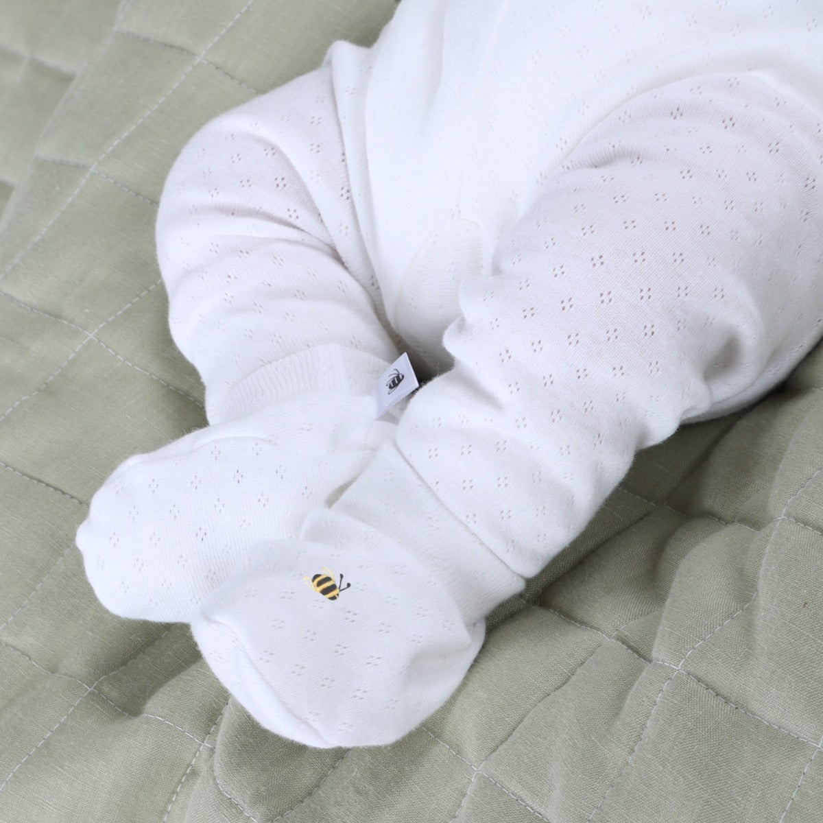 Dimples cotton Booties in white bee