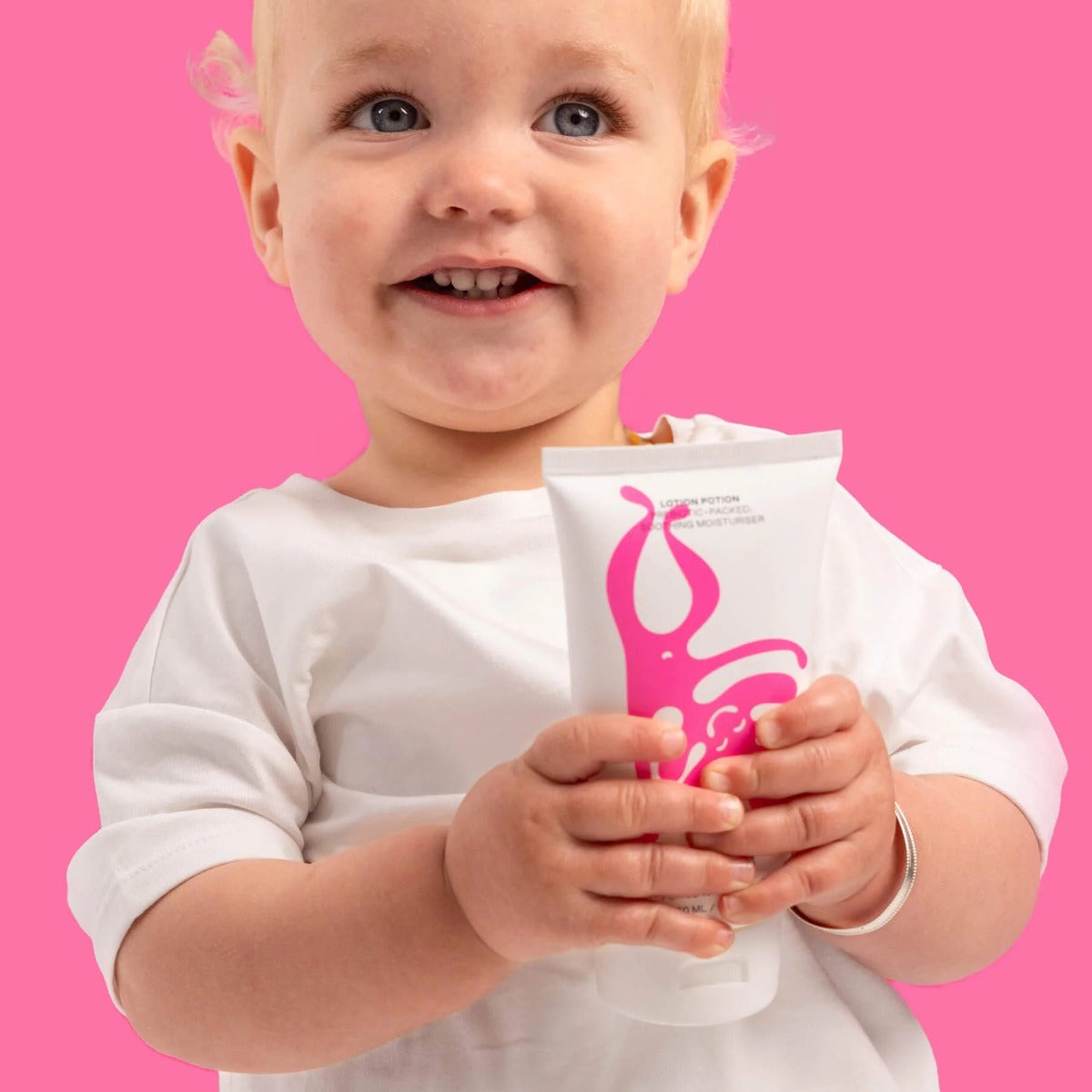 Baby holding Body Lotion from Noody 