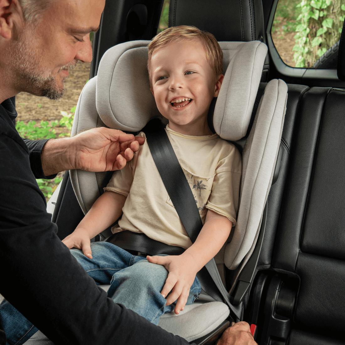 Kids sitting happily in aace lx car seat in car