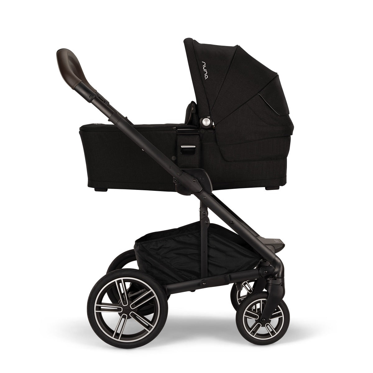 Mixx Next carry cot attached with a Mixx Next stroller