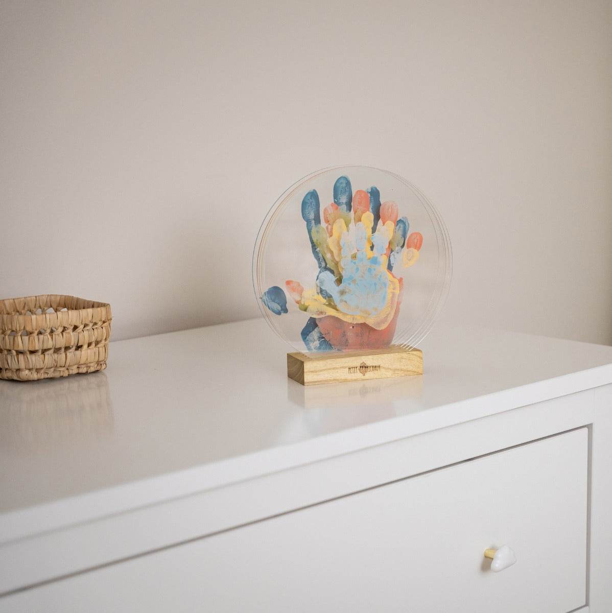 Petit Artichaut family hand imprint on a table