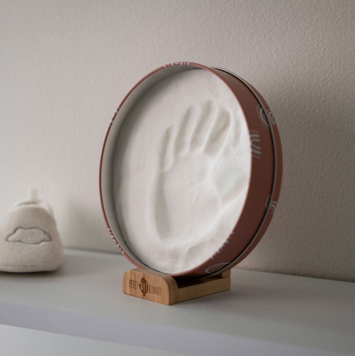Petit Artichaut Round Baby Box for clay print on table