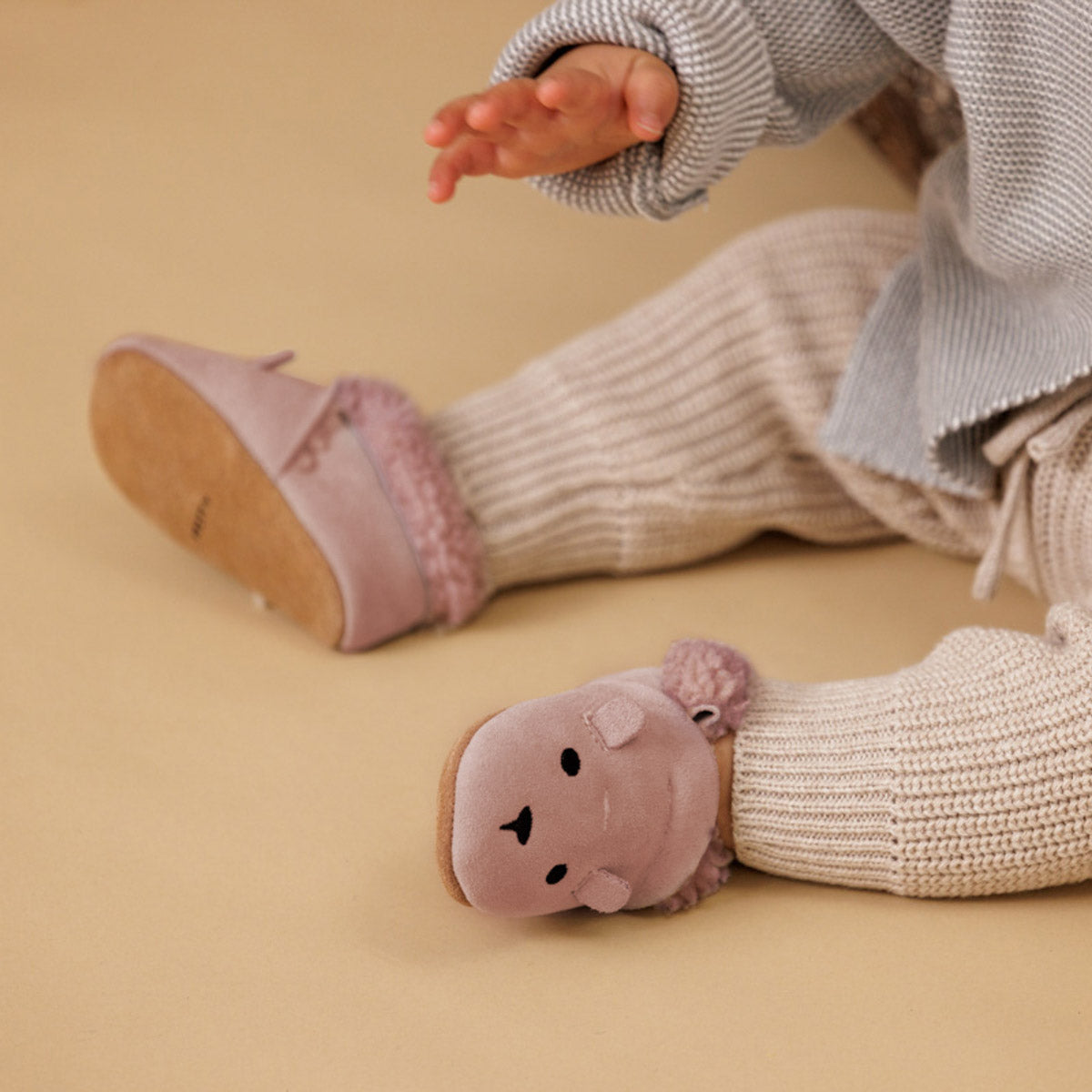 Pink soft winter baby shoes
