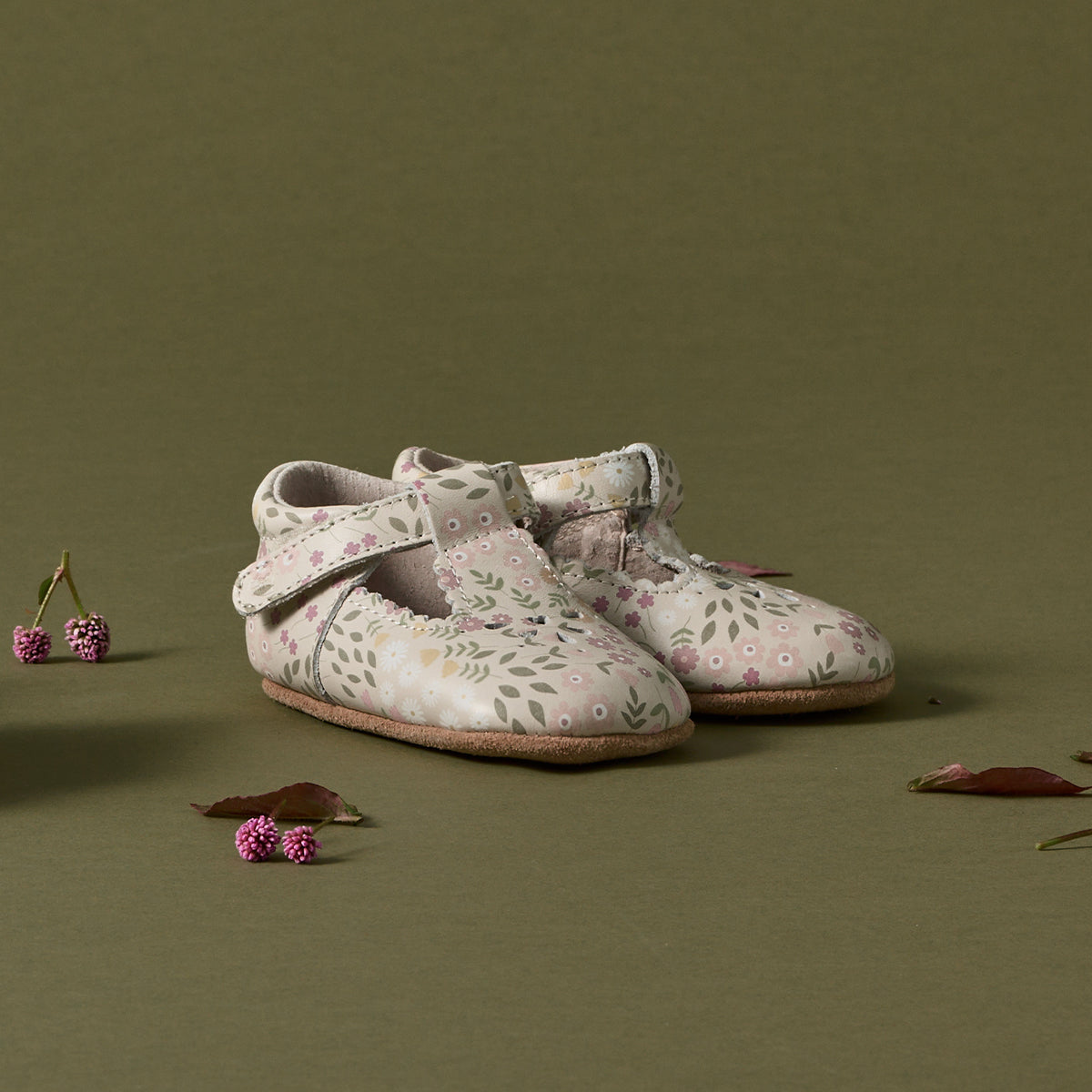 Floral print baby shoes