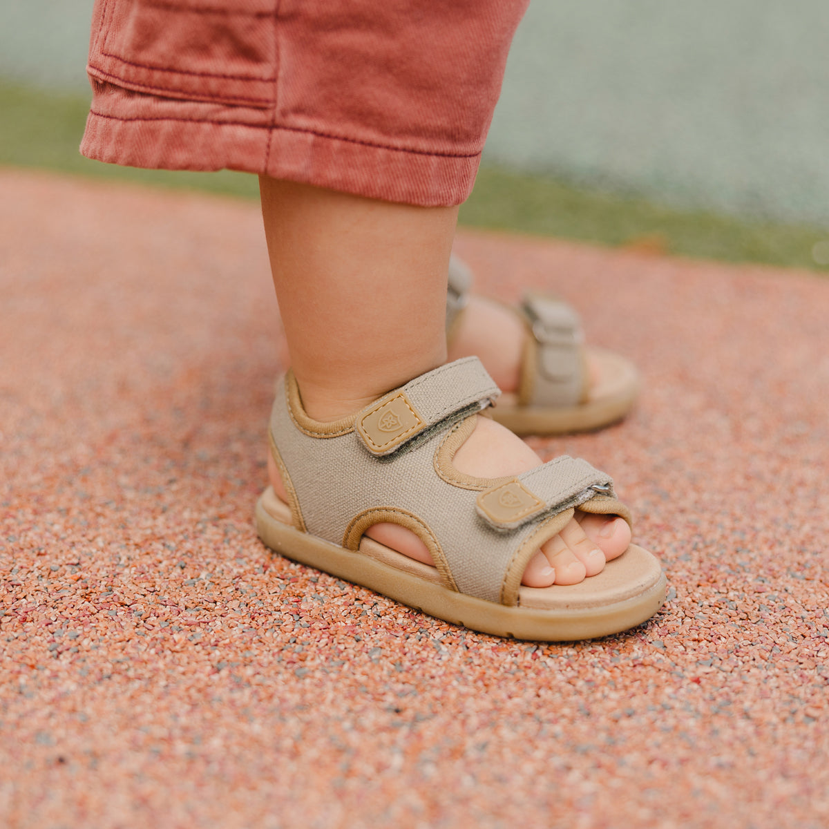 Kids grip canvas sandal for playground