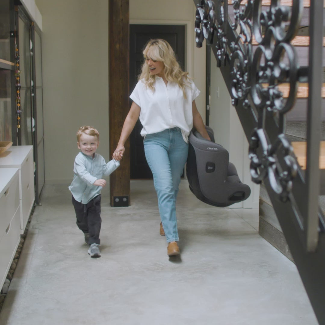 Load video: The Nuna Todl Next - Keep on swiveling even with your toddler!