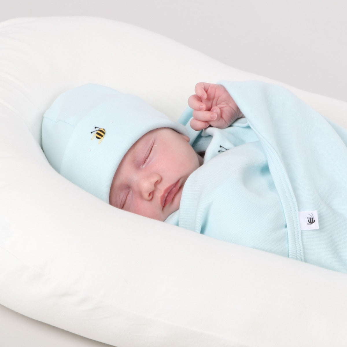 Dimples Summer 2022/23 Collection Pastel Skies cotton beanie in Blue bee