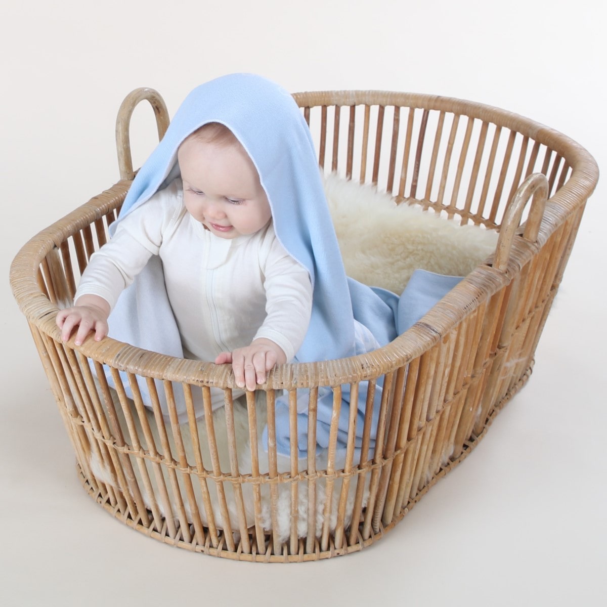 Dimples merino wool signature bee blanket in Blue