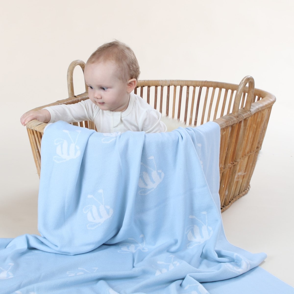 Dimples merino wool signature bee blanket in Blue
