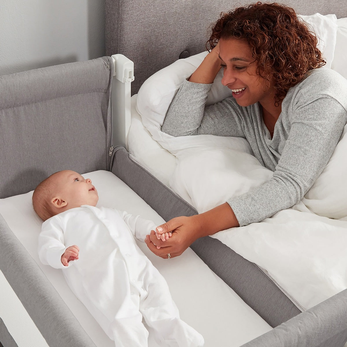 Shnuggle Air Bedside Crib Lifestyle Shot