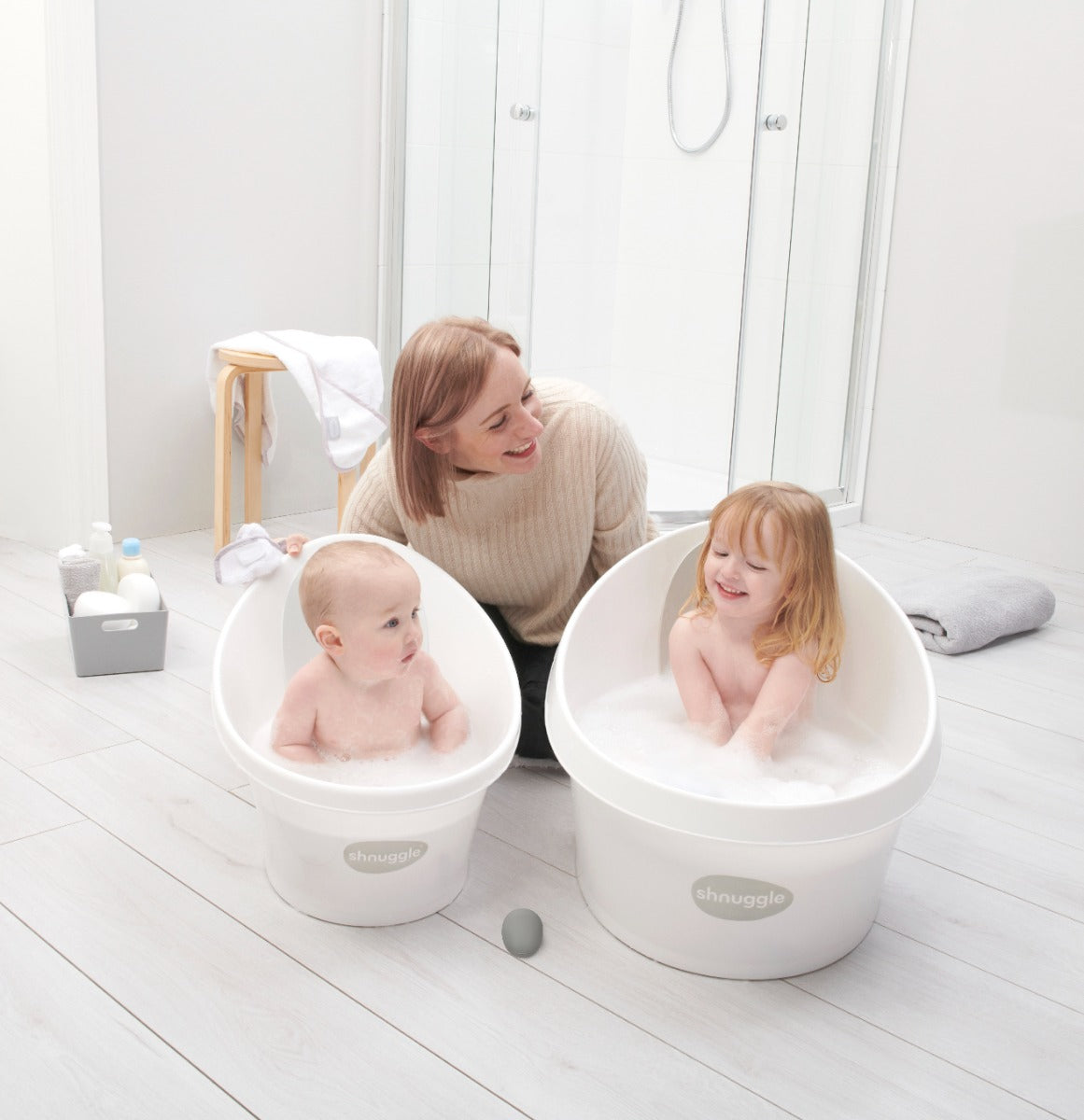 Shnuggle Toddler Bath Pebble Grey lifestyle shot