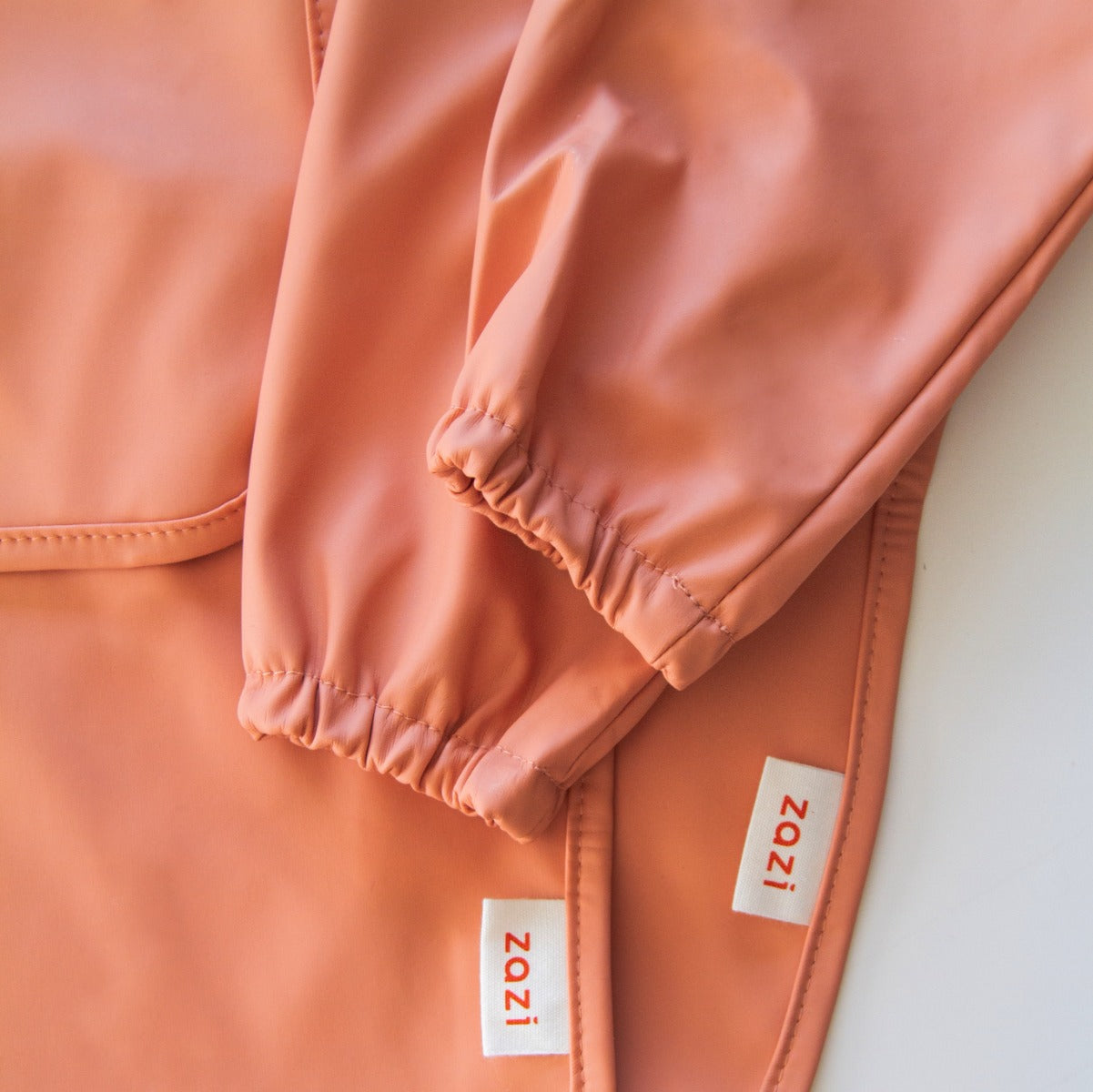 recycled polyester sleeved bib