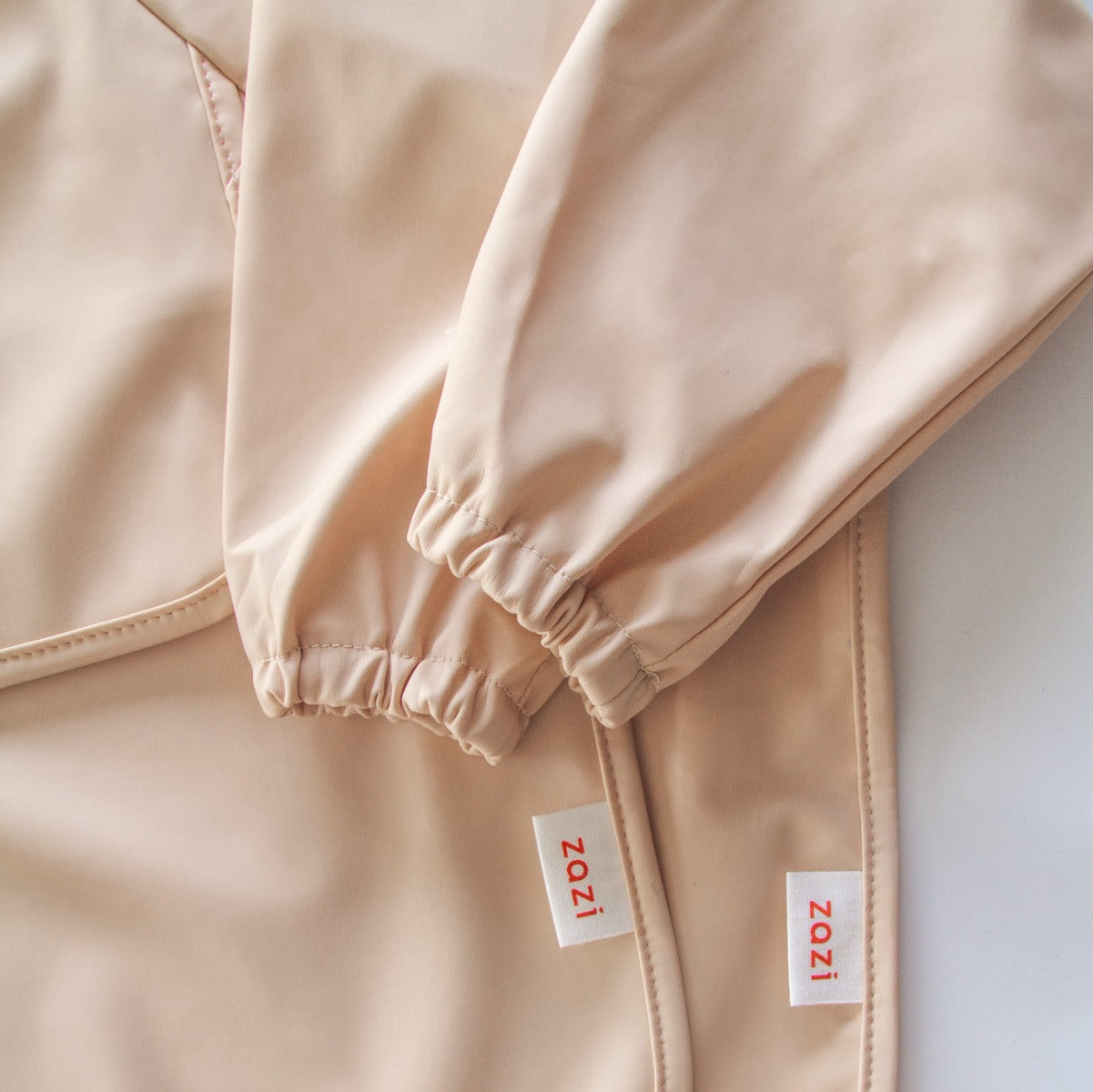 recycled polyester sleeved bib