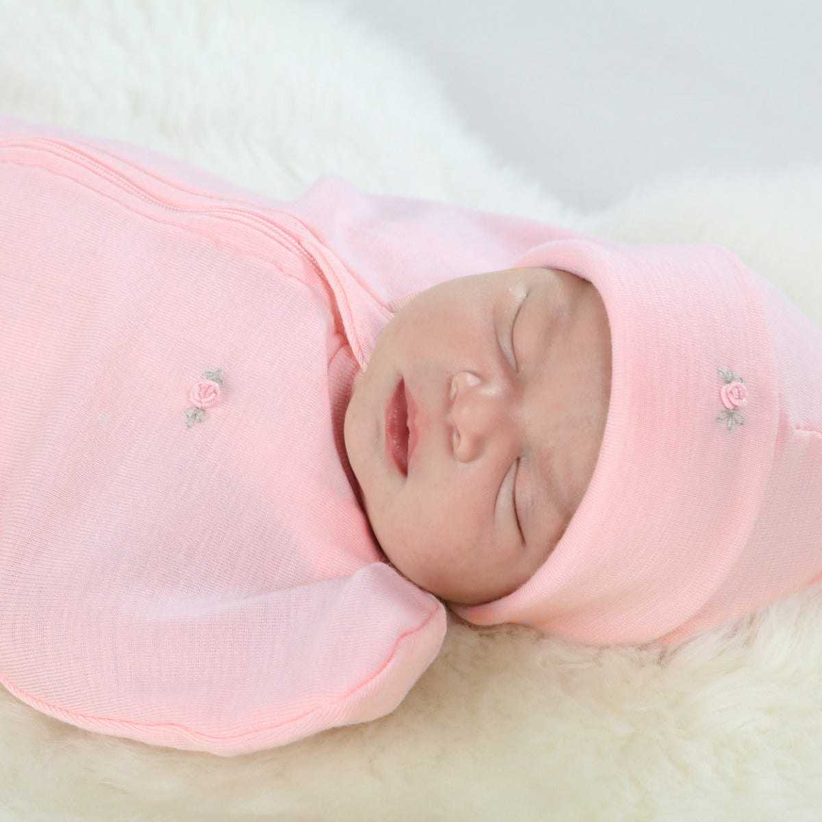 Dimples Merino Sleep Pod Soft Pink closeup:image,small_image,thumbnail