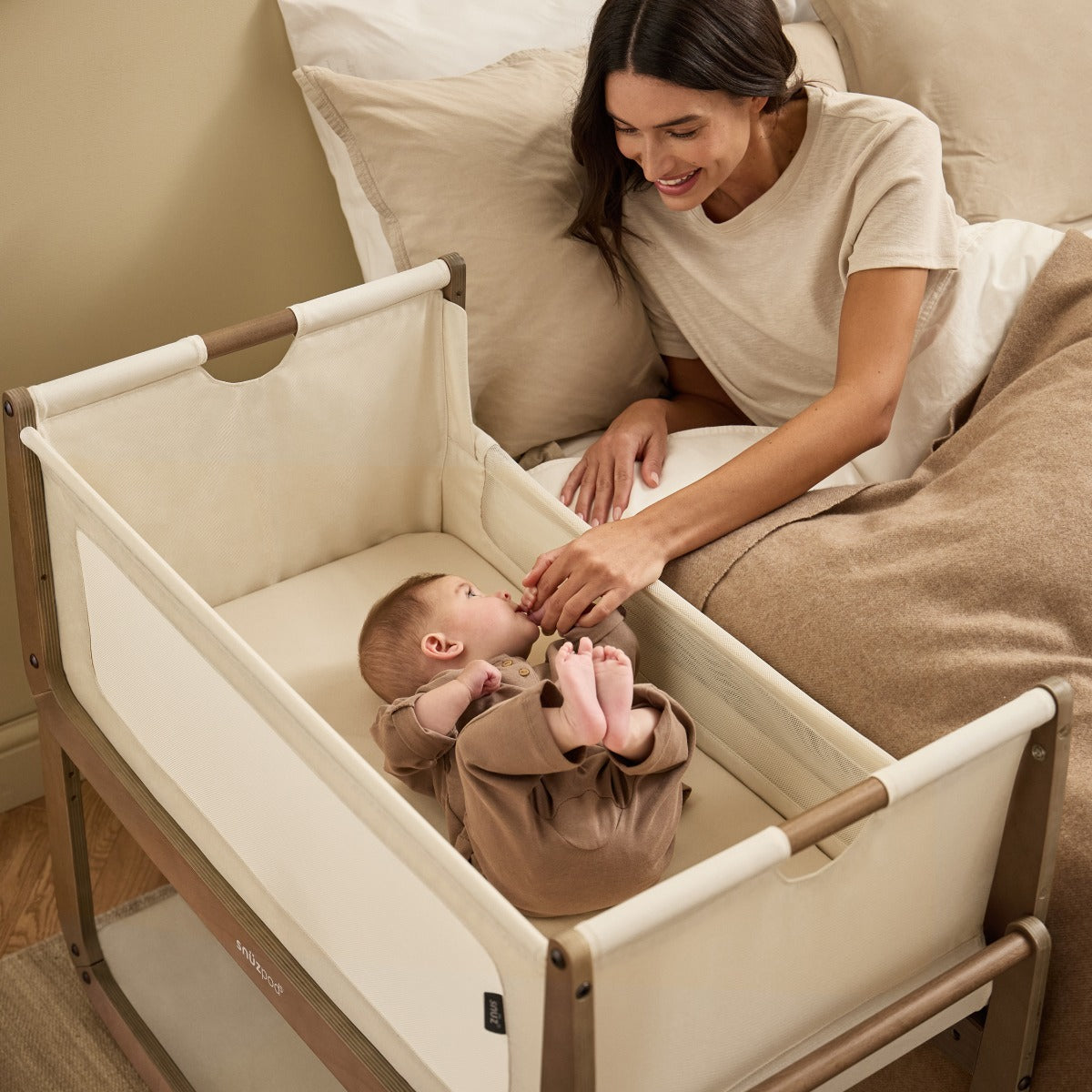 Snuzpod 5 Walnut Wood Frame Bedside Baby Crib