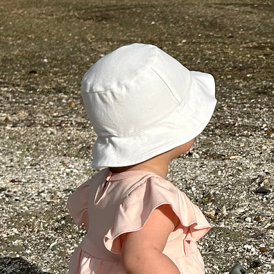 Cotton Sunhat Dimples in white rose lifestyle back view