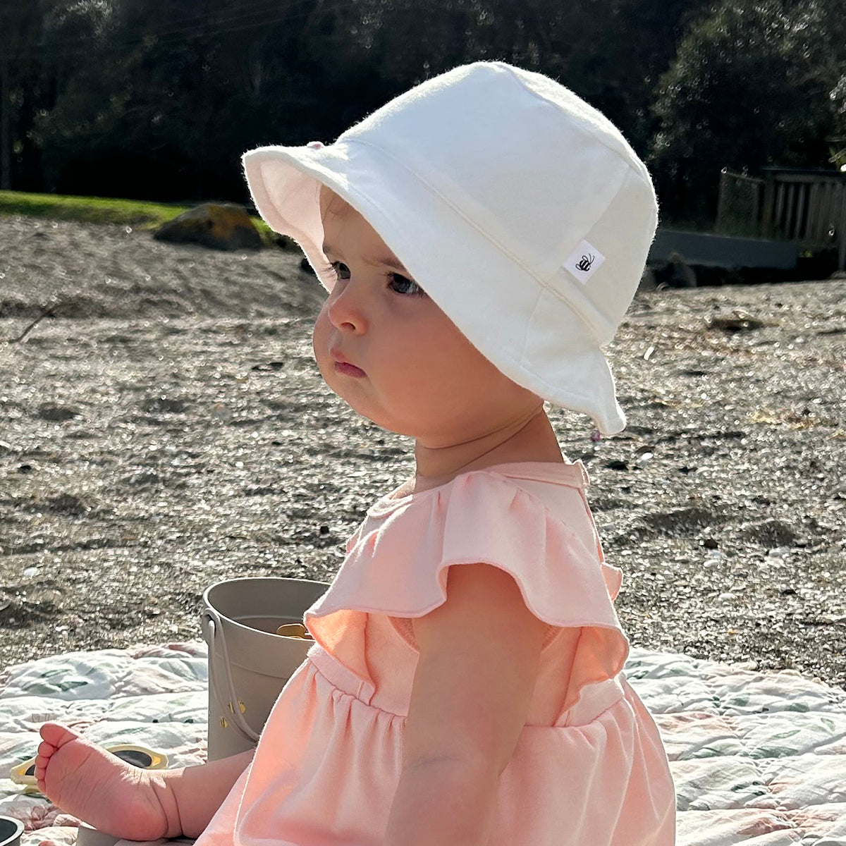 Cotton Sunhat Dimples in white rose lifestyle