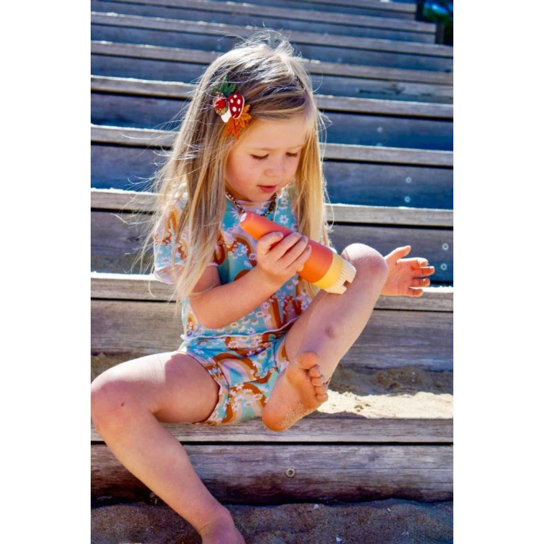Girl using Savvisand Starter Kit to remove sand from legs