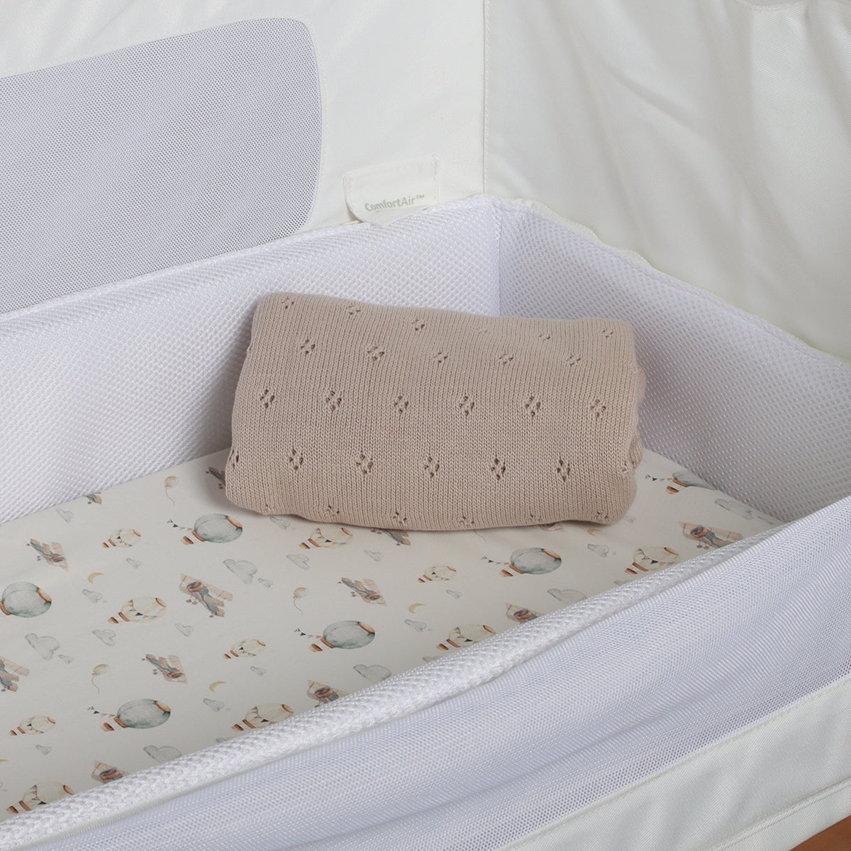 Cotton fitted bassinet sheet in Snuzpod