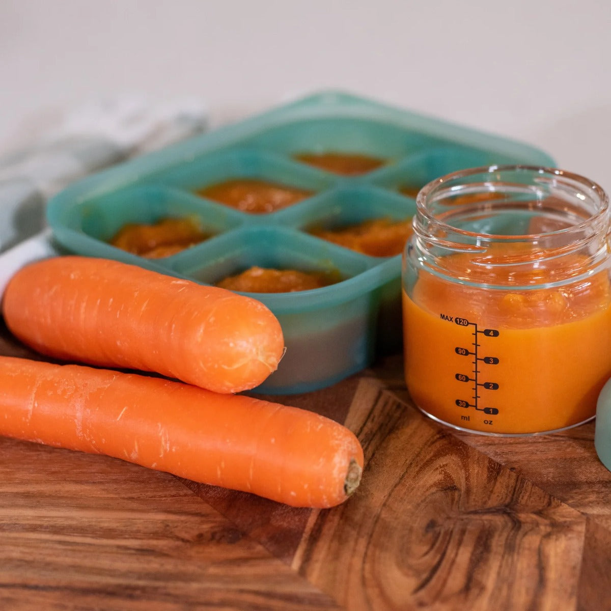 Carrot Juice in 6 compartment freezer tray with lid from Haakaa
