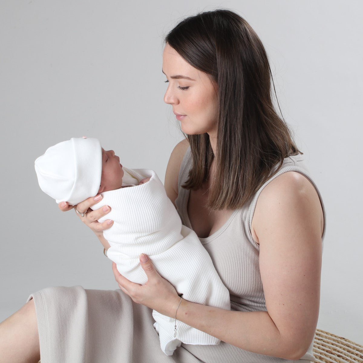 Dimples baby cotton waffle wrap in white bee